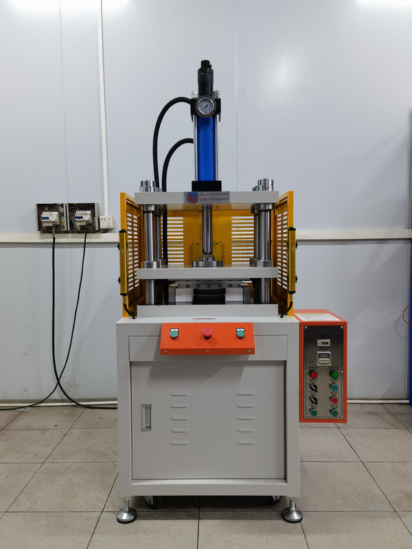 Hydraulische badbommenbalpenpers Producent voor zoutbalpers Badzeepmachine