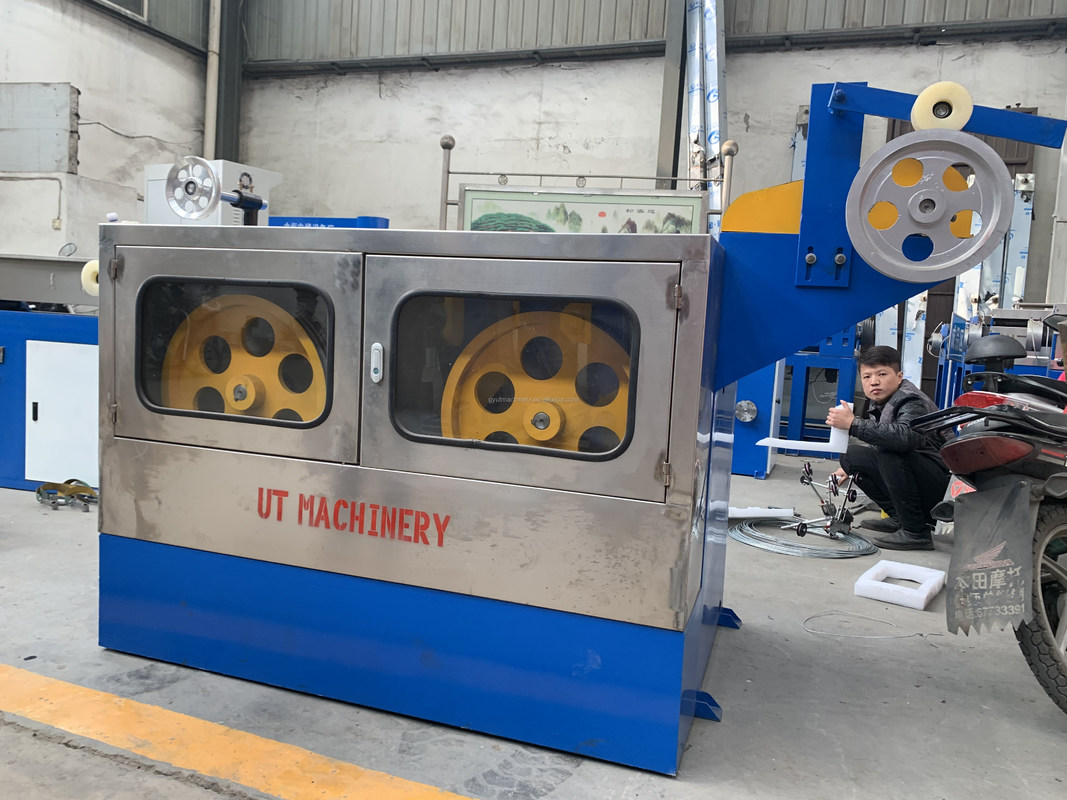 Internationale standaardcontroleboks Rode kragbordextruder voor de productie van draadkabels