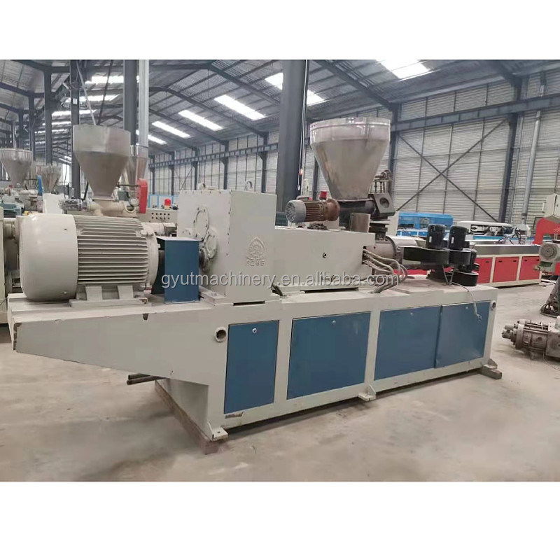 Tweedehands machine voor het maken van plastic buizen voor duurzame waterleidingen in productie-installaties