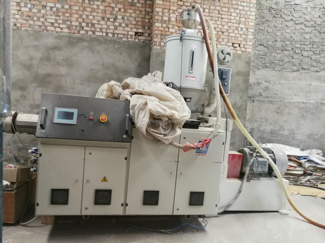 Tweedehands machine voor het maken van plastic buizen voor duurzame waterleidingen in productie-installaties
