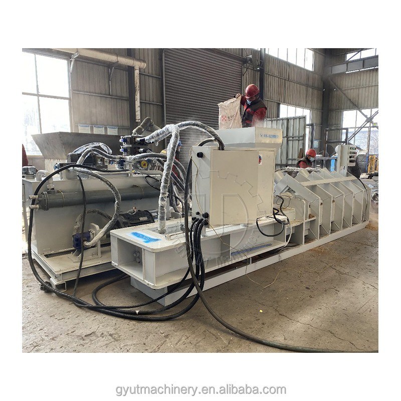 Machine voor het maken van blokken van kokosroet met een hoge capaciteit en een productie van 140 tot 150 blokken per uur