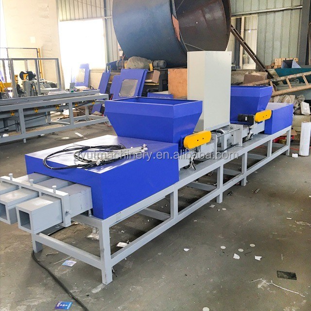 Houtbewerkingsproces Volledig automatische snijmachine voor extruderende machines voor warm gecomprimeerde houtblokken