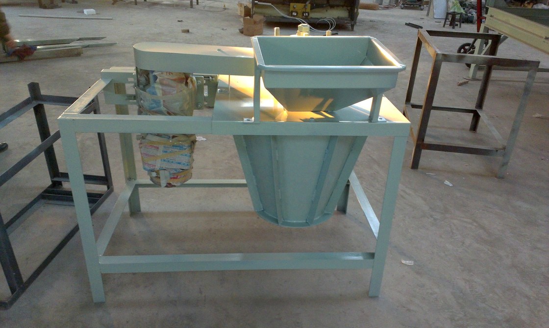 230 KG Automatische Pecan Kernel Peeling Machine Hard Shell Cracker voor Walnoten Schillen