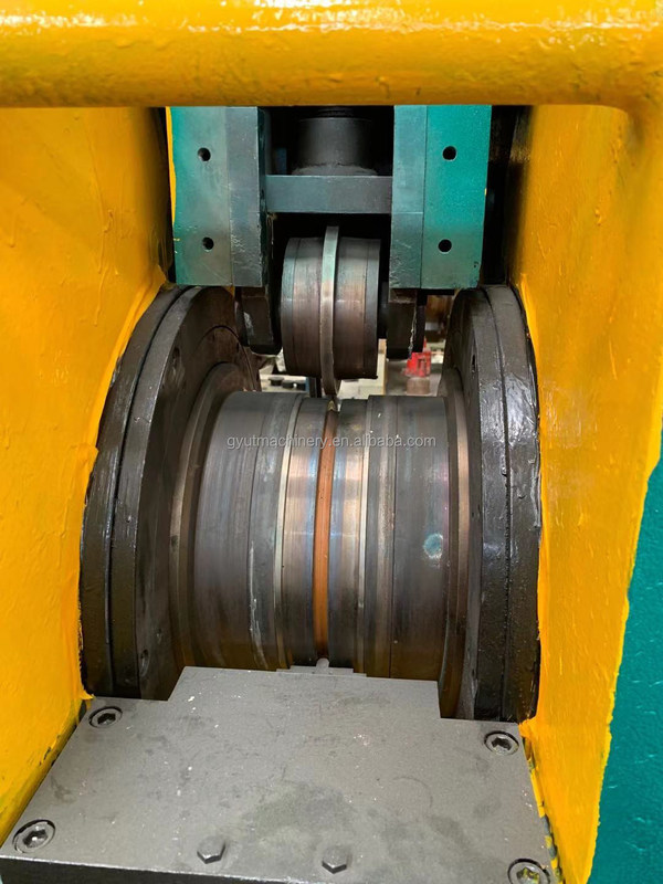 Gebruikte aluminiumplatdraad-extrusie-machinelijn voor de productie van koper/aluminiumbusbar