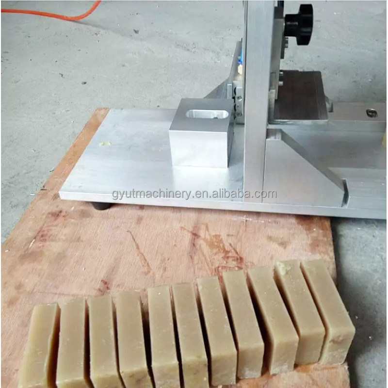 UT Small Hotel Zeepmachine Productielijn met Zeep Snijmachine Gewicht KG 22