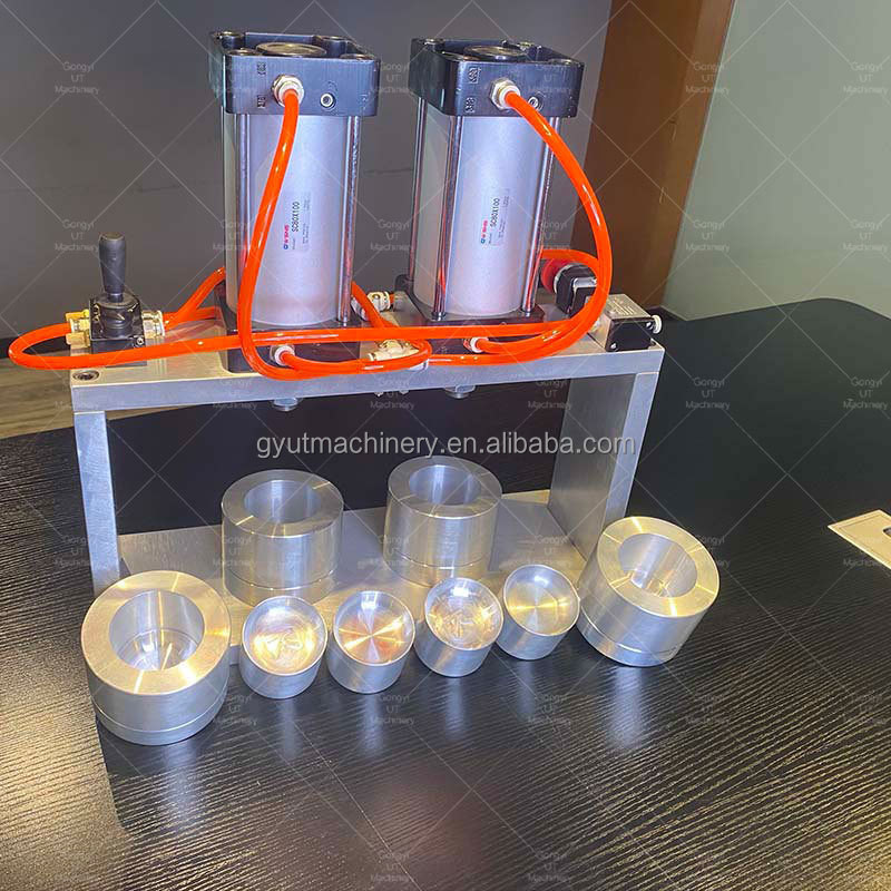 Pneumatische handpers voor het maken van handgemaakte badbommen en shampoo bars thuis