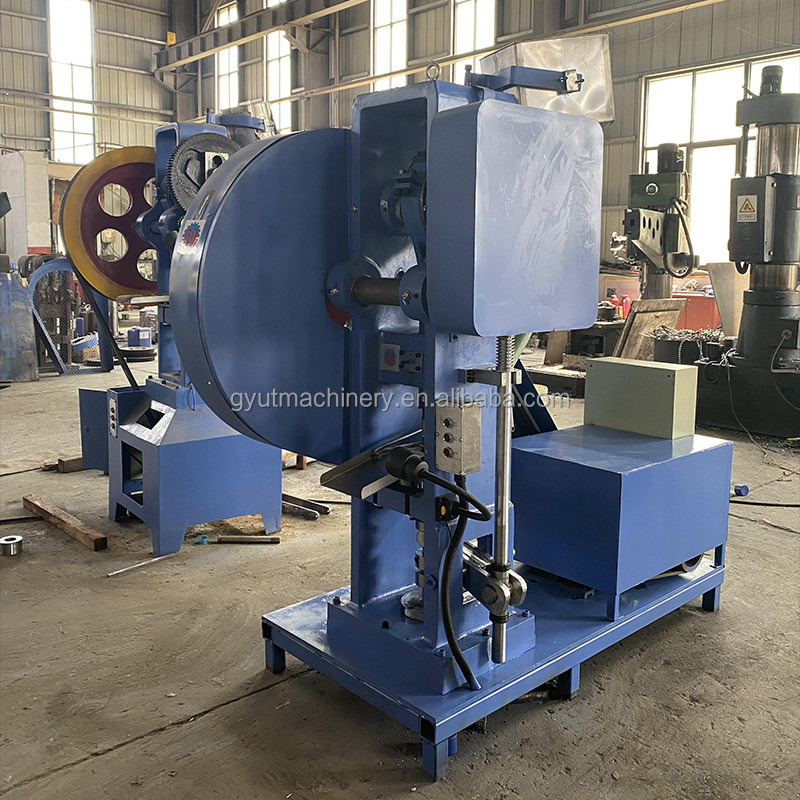 Machine voor het maken van badbommen met een krukpers van 100 ton en een mechanische stempelpers